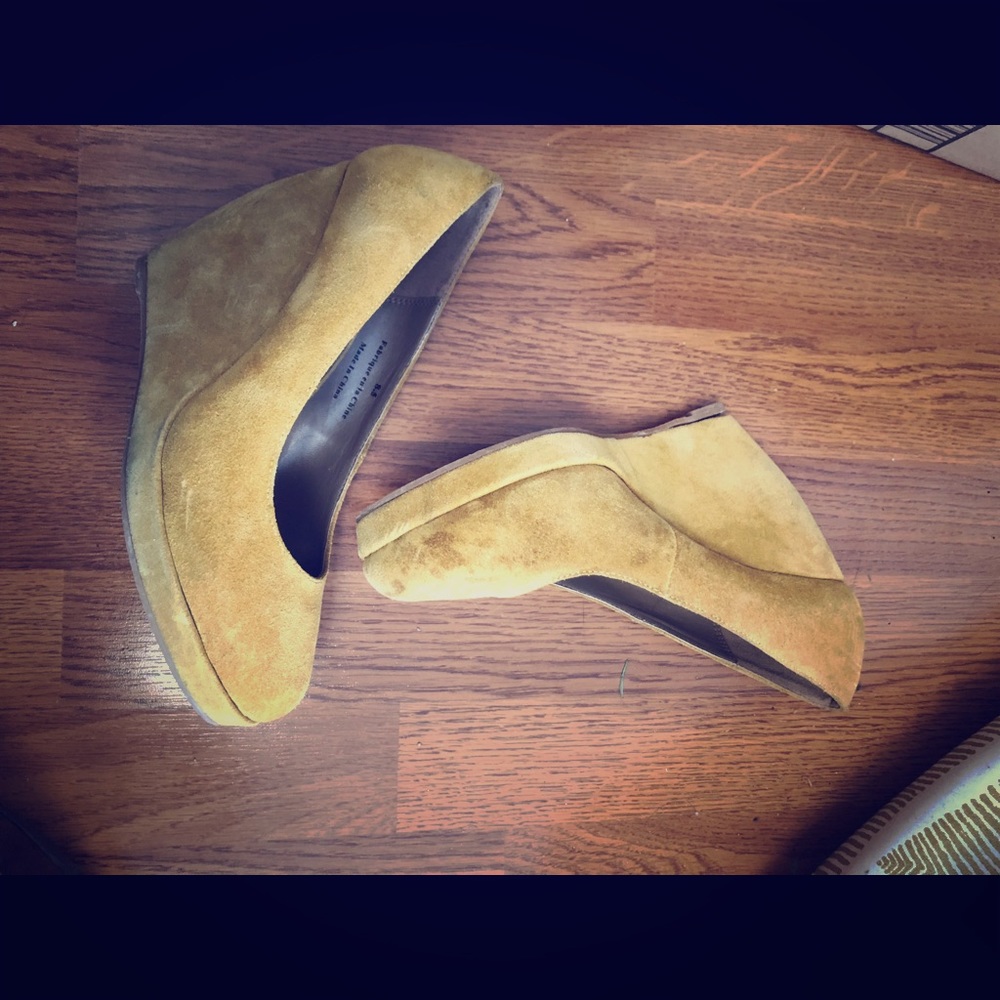 Suede yellow high heel shoes
